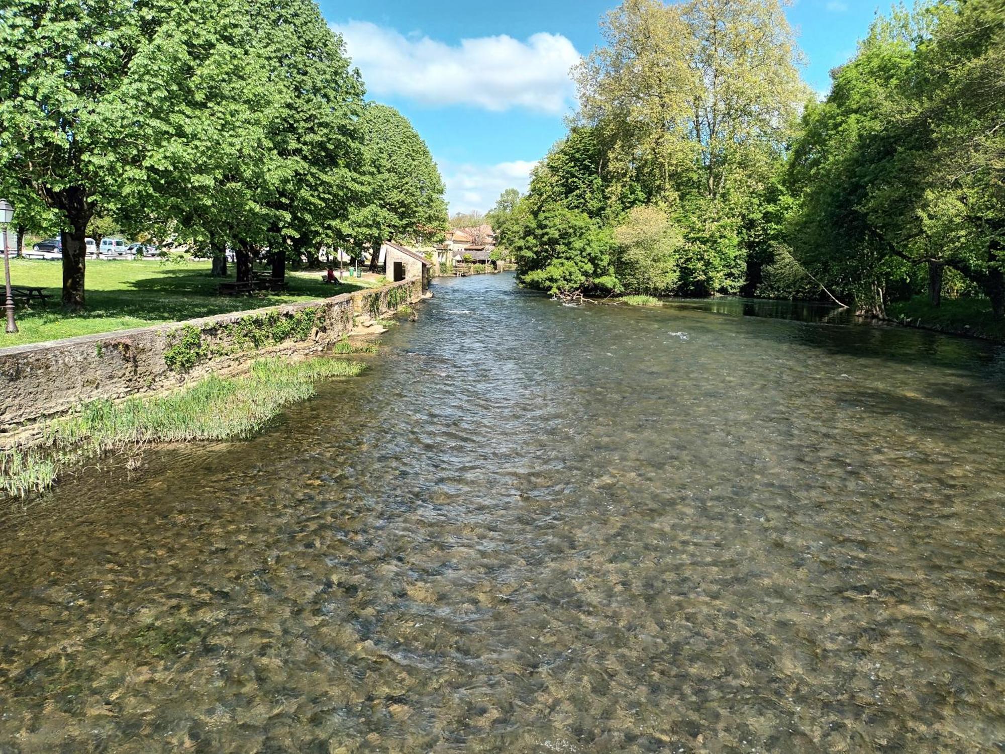 Апартаменты Au Bord De La Riviere Verteuil-sur-Charente Экстерьер фото
