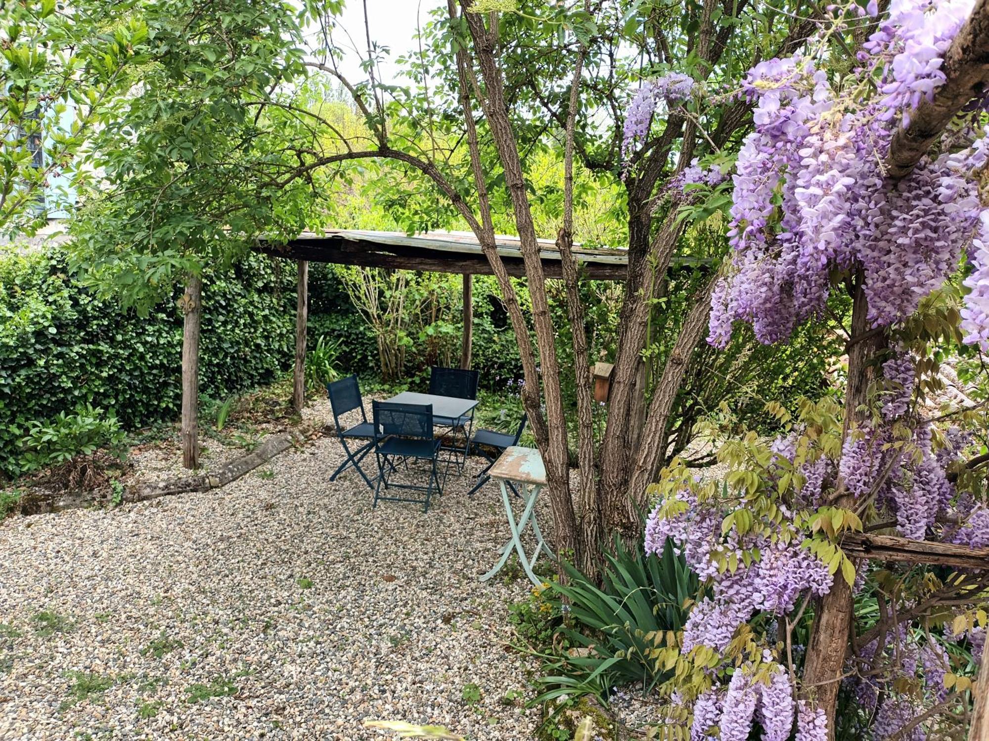 Апартаменты Au Bord De La Riviere Verteuil-sur-Charente Экстерьер фото