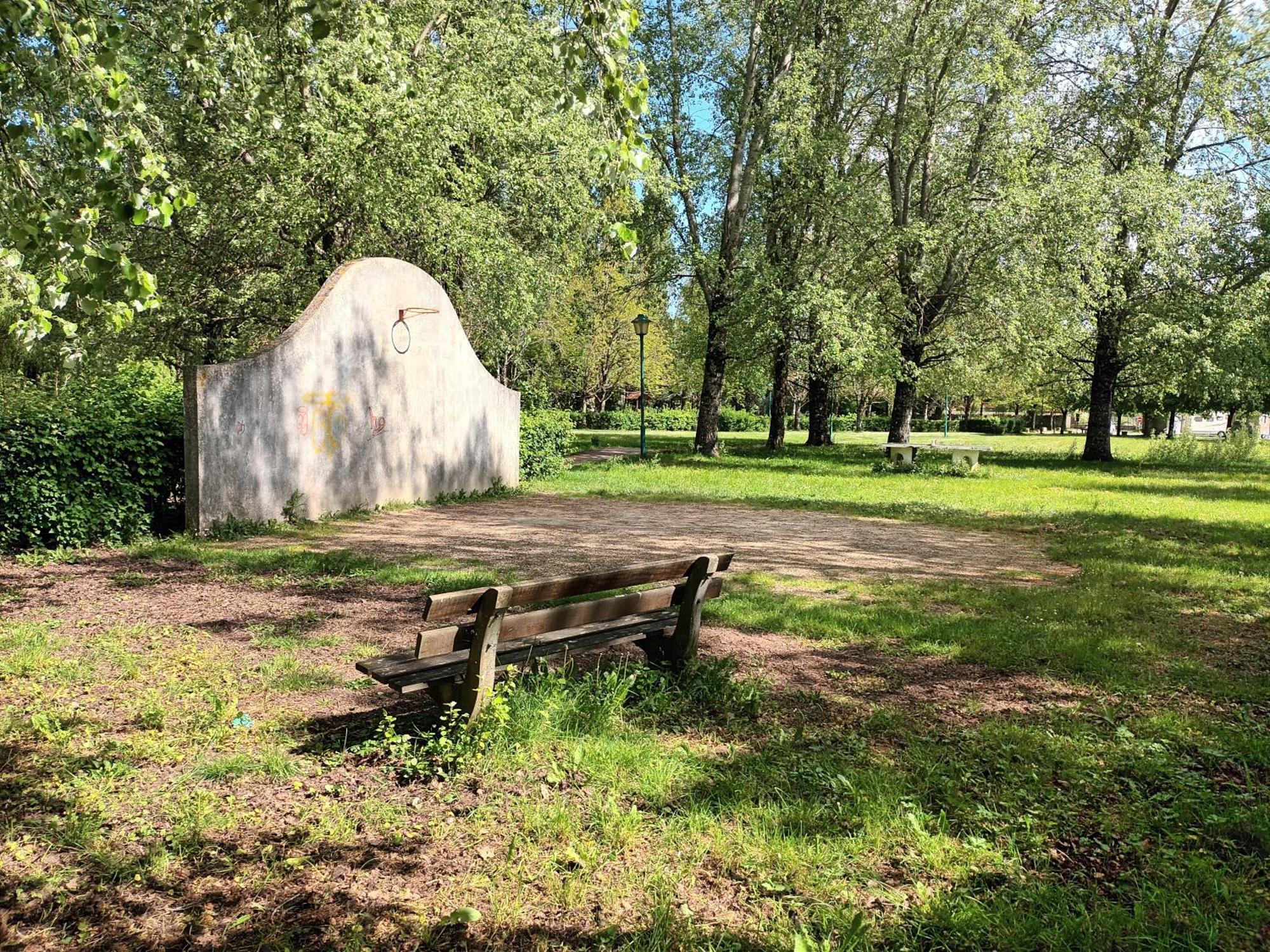 Апартаменты Au Bord De La Riviere Verteuil-sur-Charente Экстерьер фото